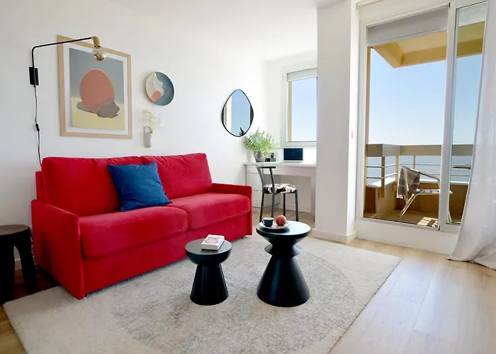 Nouvelle Vague Modern Ocean View W Balcony - Swimming Pool