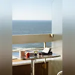 Nouvelle Vague Modern Ocean View W Balcony - Swimming Pool Apartment
