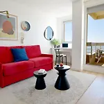 Nouvelle Vague Modern Ocean View W Balcony - Swimming Pool